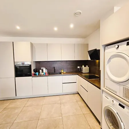 Comfort 3br With Terrace & Parking *